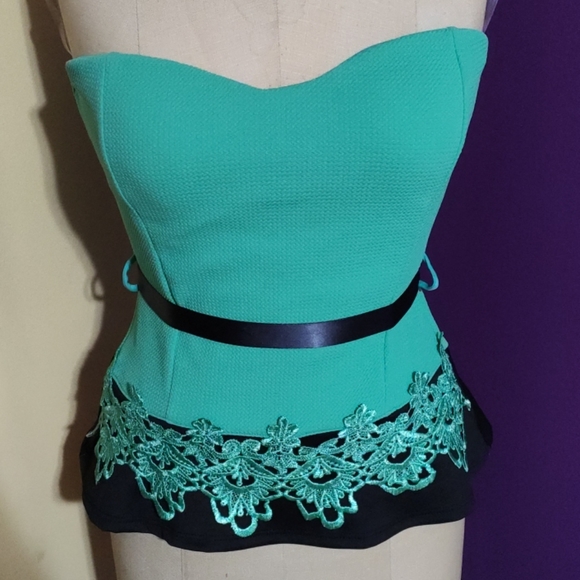 It Girl Strapless Mint Top - Picture 1 of 4